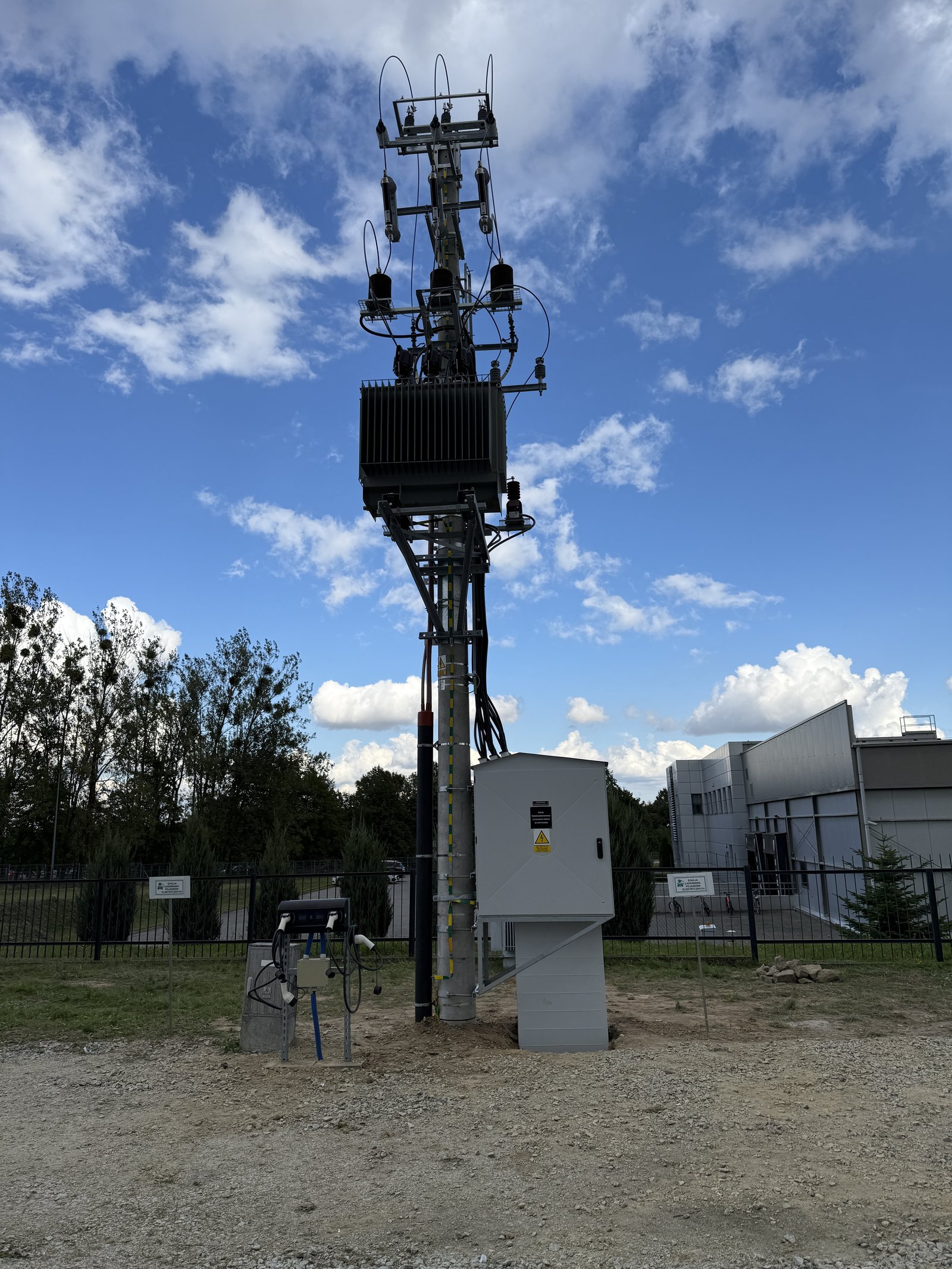 Wymiana nasłupowej stacji transformatorowej — prace zespołu Jan Borowiec